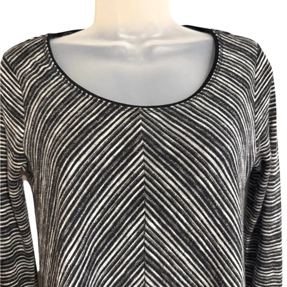 White House Black Market Monochrome Striped Sweater  XXSMALL   #T - Picture 2 of 8